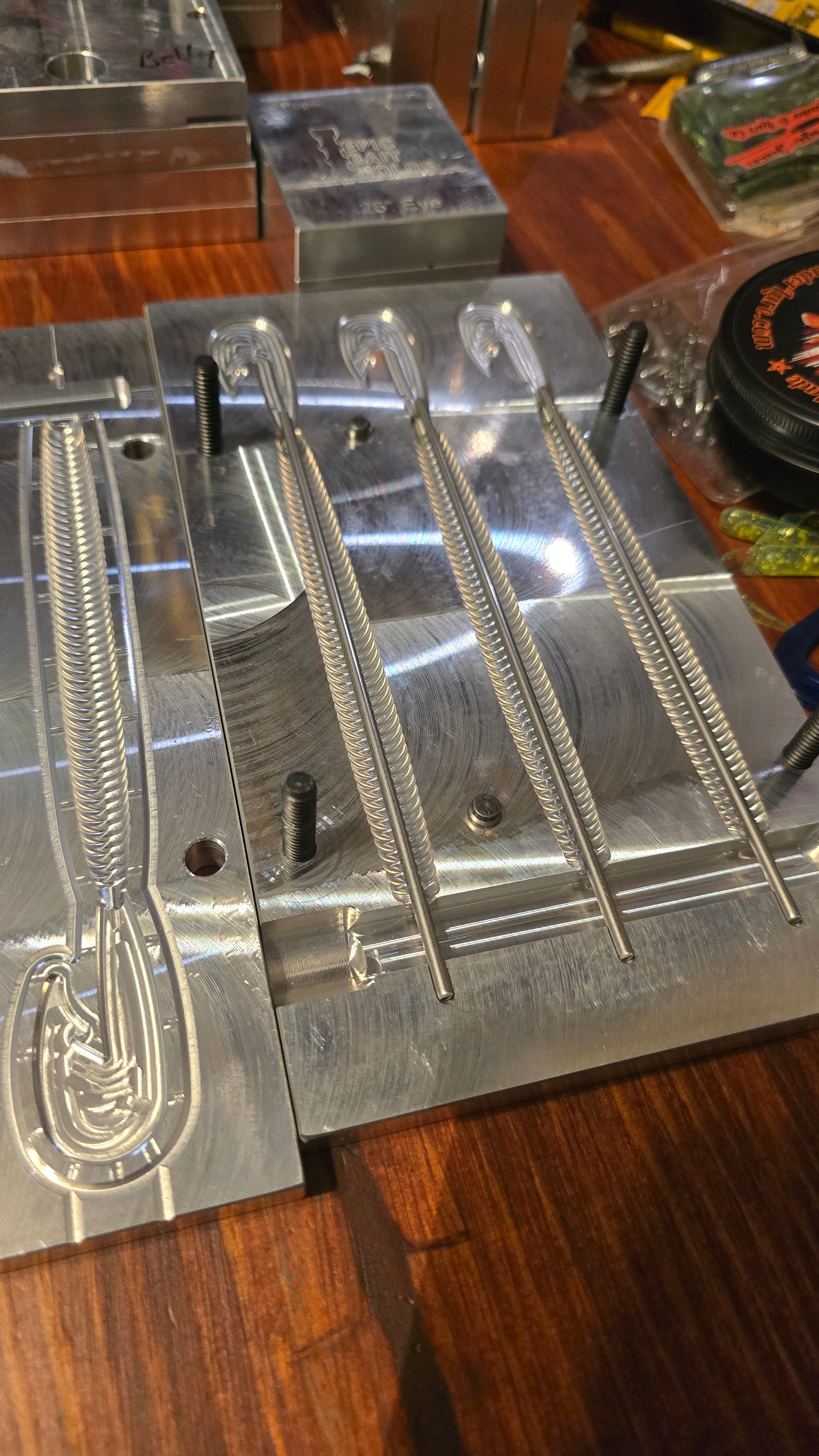 7" Mag Coreshot AR Worm ( Angling AI)